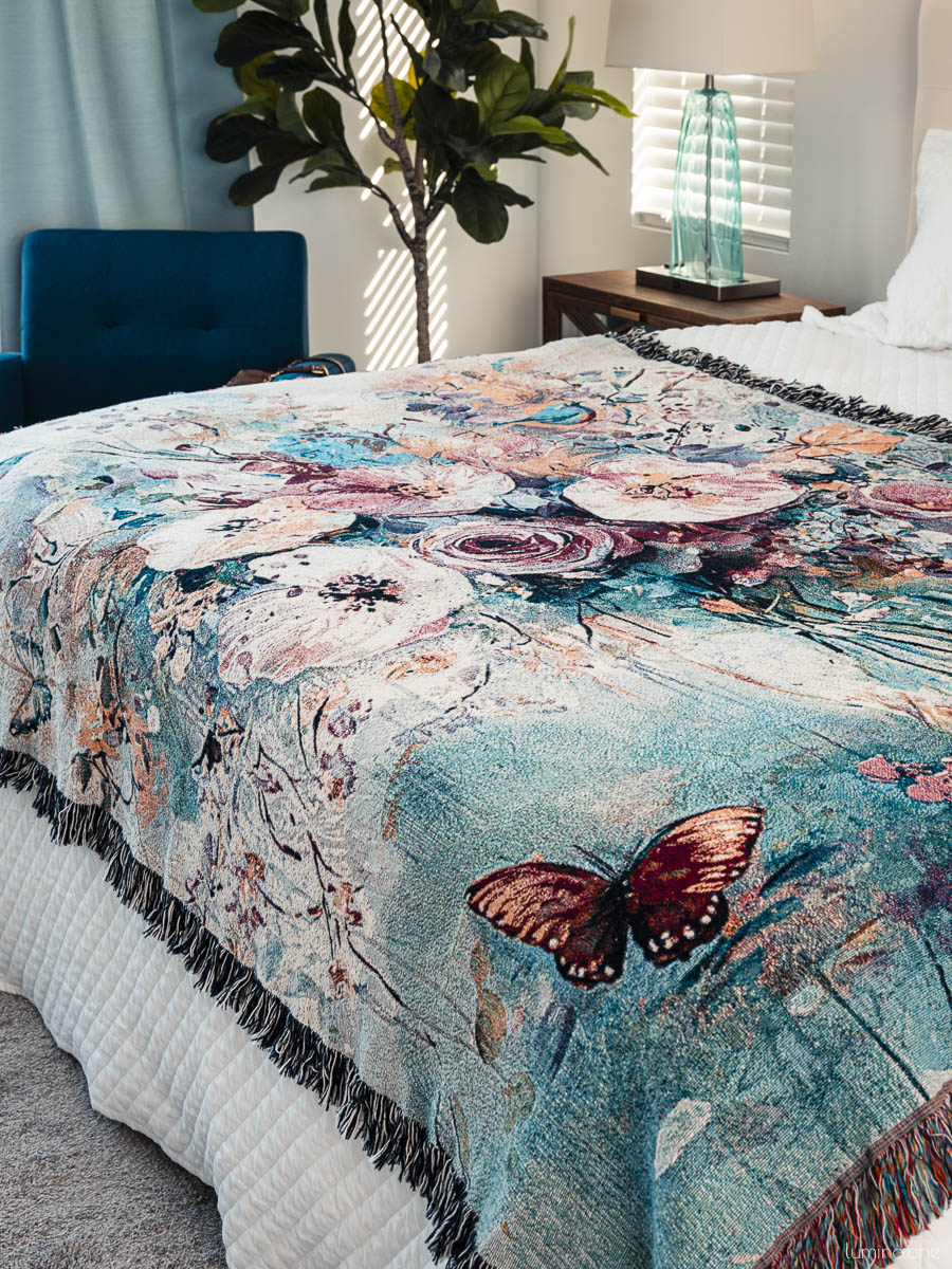 Floral Jacquard Woven Cotton Blanket and Wall Tapestry with Fringe - Flowers in a Vase Art